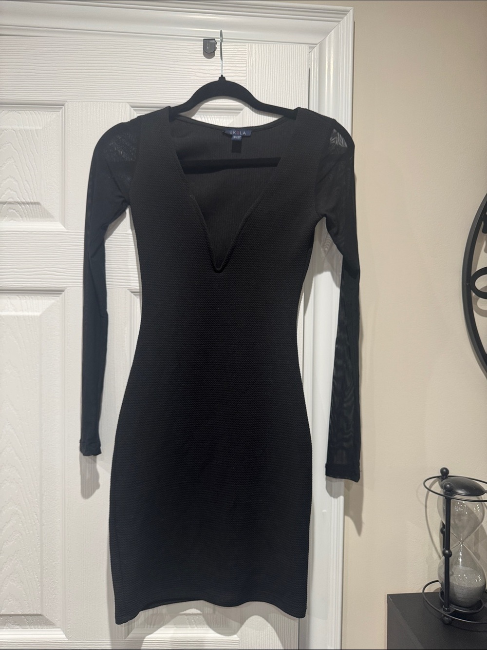 UK2LA Black V-Neck Long Sleeve Bodycon Dress